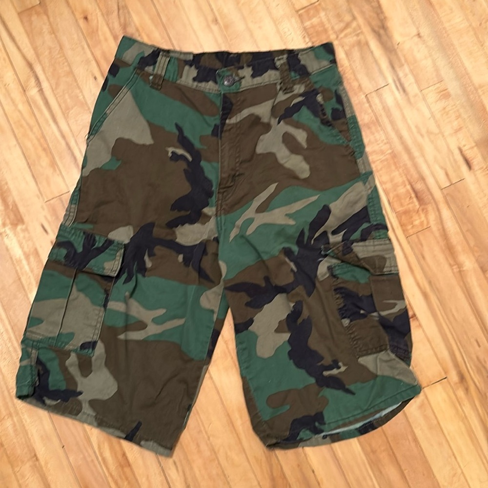 Vintage camo Bermuda cargo shorts